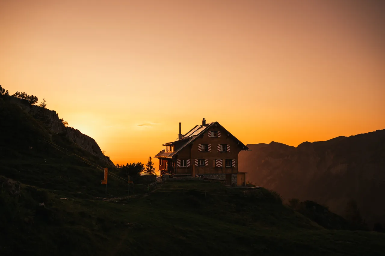 Huette abendsonne, Landschaftsfotografie Schweiz von Thomas Leuthard