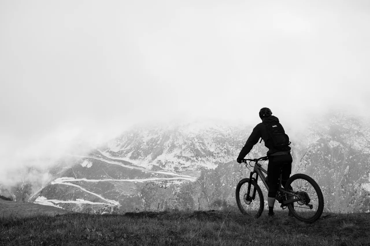 Bike nebel sw, Bike, Sportfotografie von Thomas Leuthard