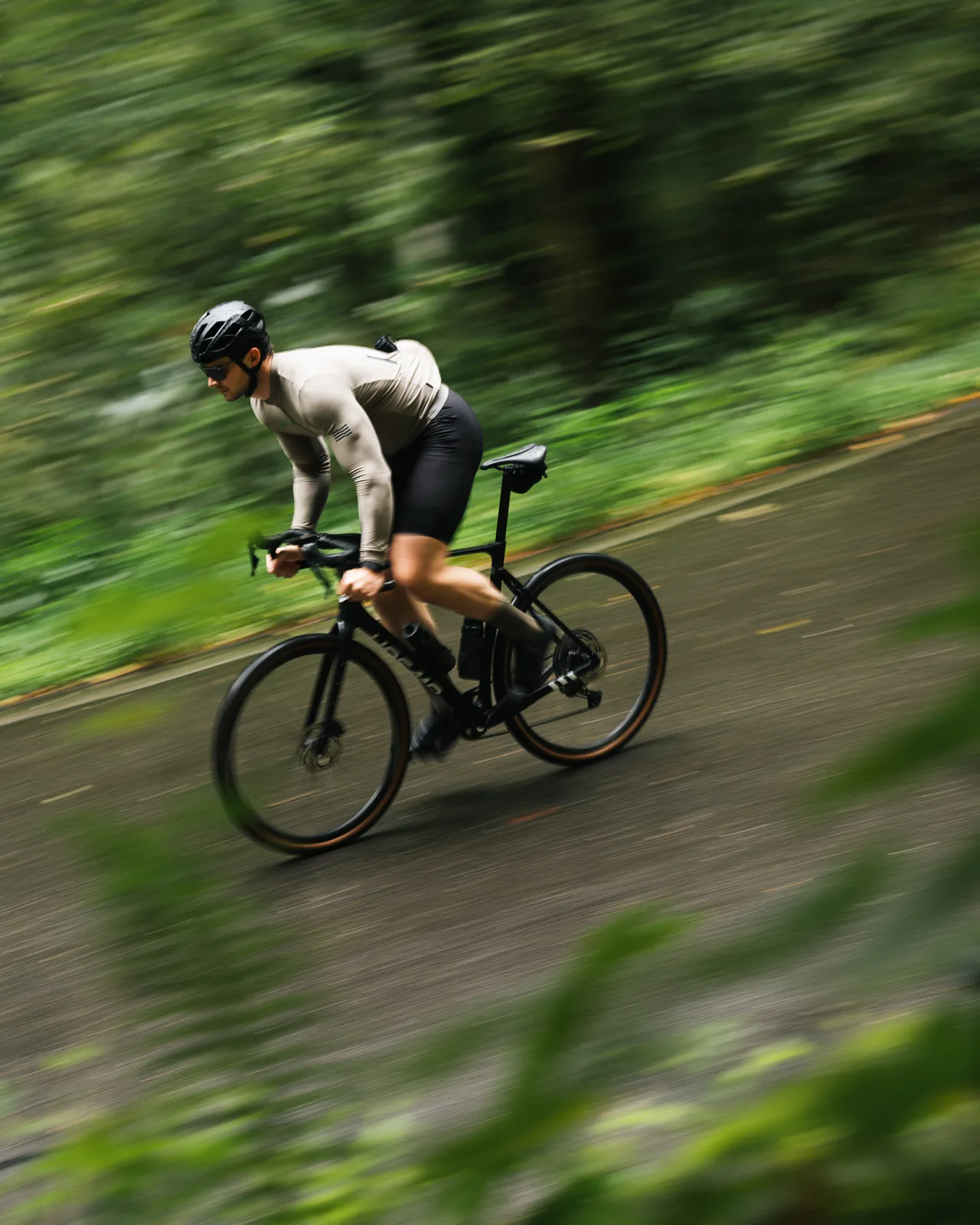 Gravel wald, Bike, Sportfotografie von Thomas Leuthard