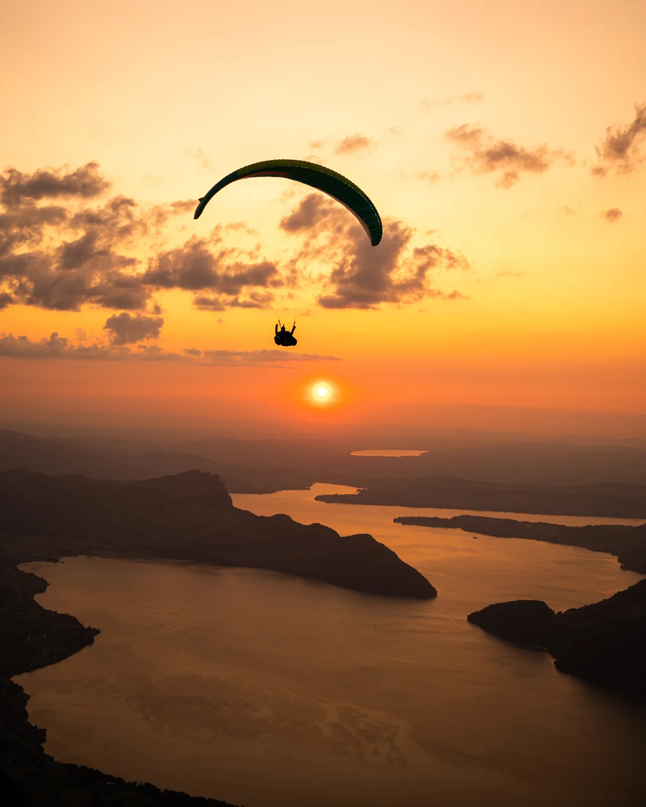 Gleitschirm abend, Air, Sportfotografie von Thomas Leuthard